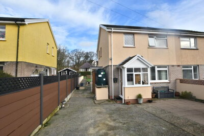 Property on Glanyrafon, SA38 9JR