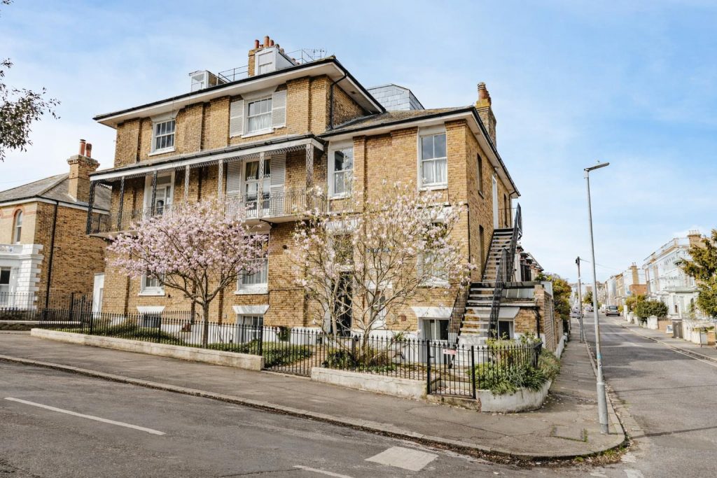 Property main image