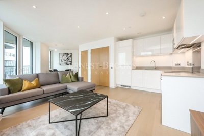 Property on IG11 8NW