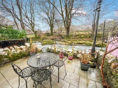 Property on Ffordd Caernarfon, LL55 4UY