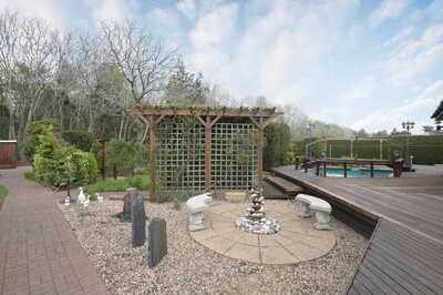 Property on EH27 8DS