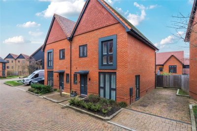 Property on Stirling Close, RG45 6JF