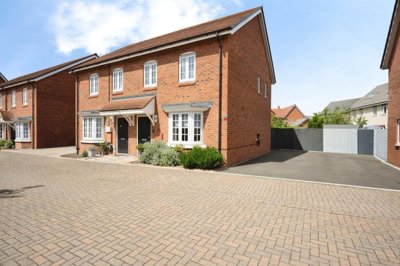 Property on Soudley Lane, MK40 4WN