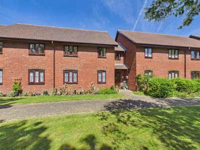 Property on Beaconsfield Road, HP21 7RG