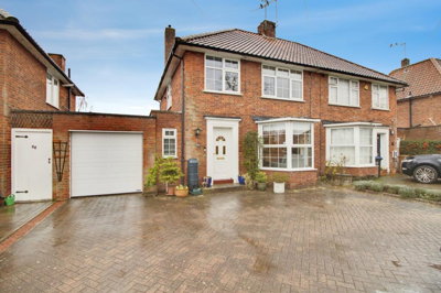 Property on Woodhall Lane, AL7 3TF