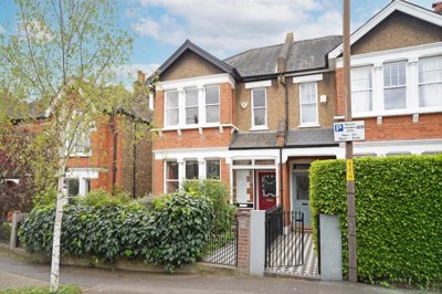 Property on Ruskin Walk, SE24 9LZ