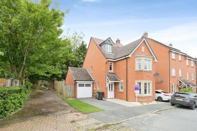 Property on Dennetts Close, NN11 9AE