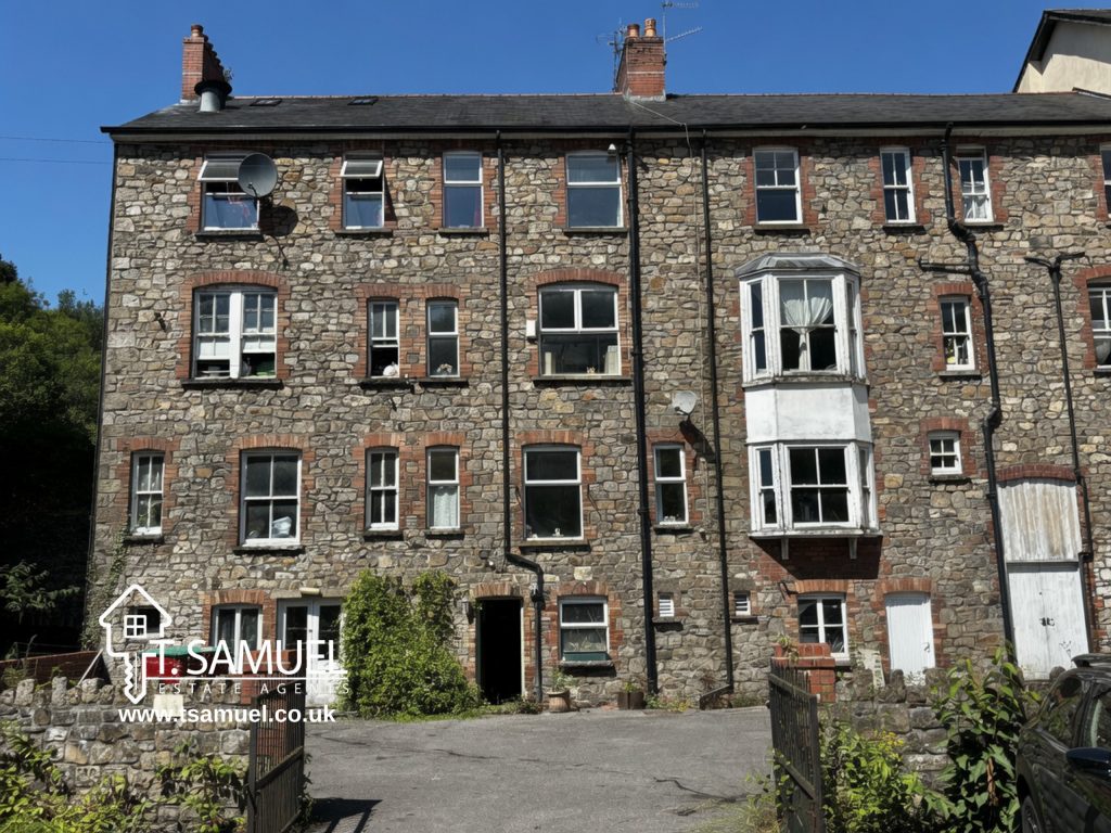 Property main image