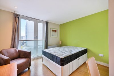 Property on SE16 4UQ