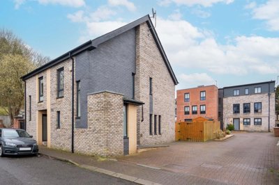 Property on Comely Place, FK1 1QQ