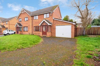 Property on Yew Tree Close, CH49 5PA
