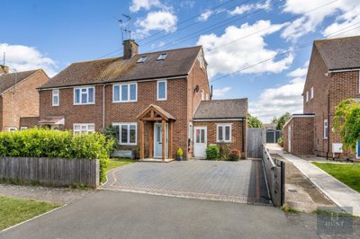 Property on Queens Close, OX9 3AZ