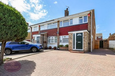 Property on Armstrong Road, NG6 7AS