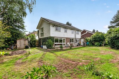 Property on Southwold, RG12 8XY
