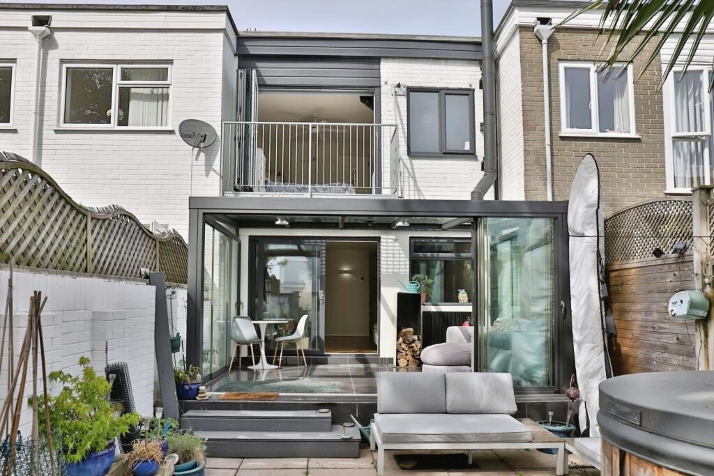 Terraced House