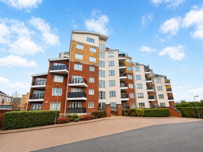 Property on The Gateway, WD18 7HQ