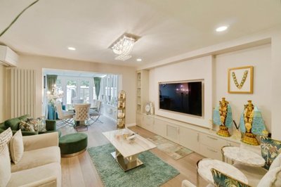Property on Aurora Close, WD25 0NF