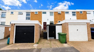 Property on Collingwood Close, SK10 3BA