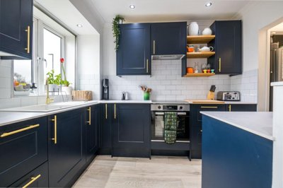 Property on Herne Hill, SE24 9QT