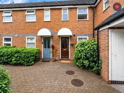 Property on TW8 9JN