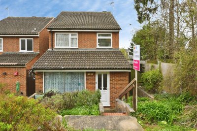 Property on Vicarage Road, SG12 7AP