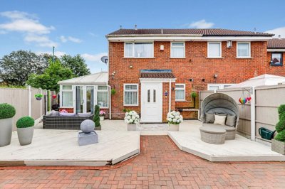 Property on Ashbourne Court, NG6 8WE