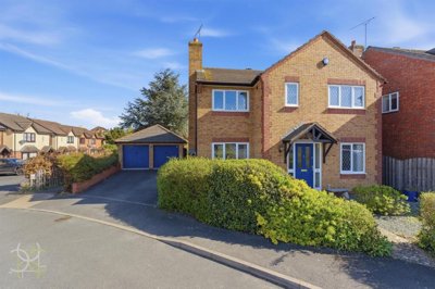 Property on Fairwater Close, WR11 1GF