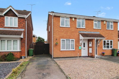 Property on Phipps Close, LE8 6YN