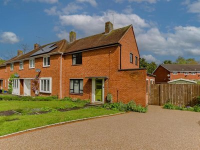 Property on Clerkenwell Crescent, WR14 2TX