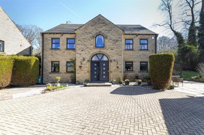 Property on Ashford Manor, HD8 0JY