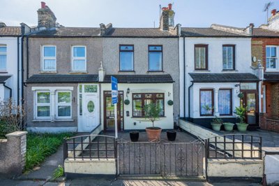 Property on Swingate Lane, SE18 2HH