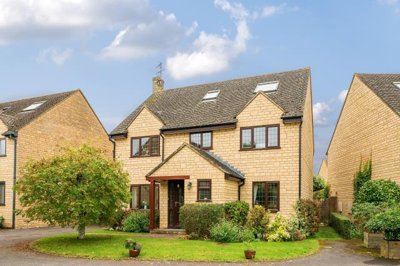 Property on Newland Mill, OX28 3SZ