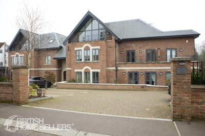 Property on Bush Hill, N21 2BS