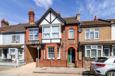 Property on Benskin Road, WD18 0HW