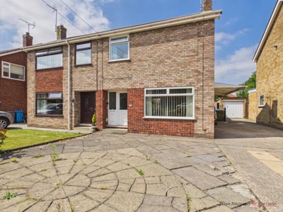 Property on Manor Close, HU17 7BP