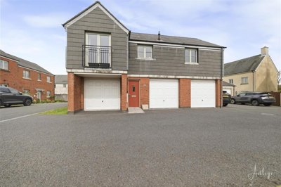Property on Y Gilfach, SA10 6GA
