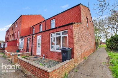 Property on Pattocks, SS14 1QW