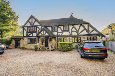 Property on Effingham Road, RH10 3HY