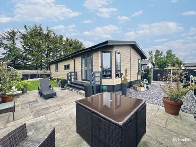 Property on Lippitts Hill, IG10 4AW