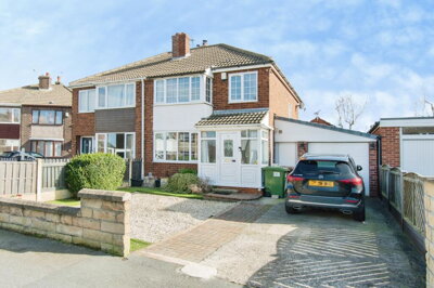 Property on Lynwood Close, WF7 6BX