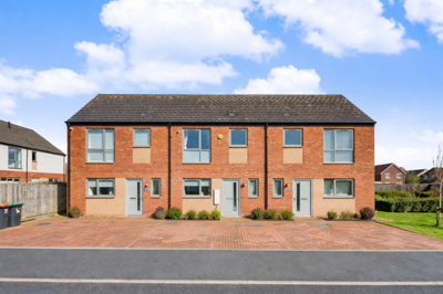 Property on Harker Close, NG15 6XF