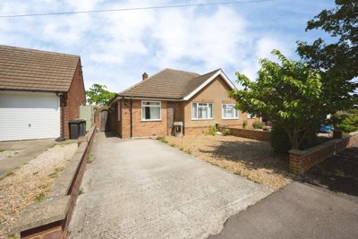 Property on Heathfield, MK41 8EY