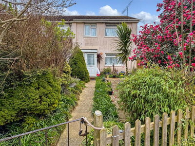 Property on Potters Mead, BN17 7HZ