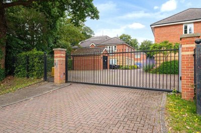 Property on Netherby Gardens, RG12 7GQ