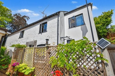 Property on Farnborough Road, GU9 9BE