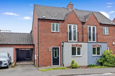 Property on Waverley Street, WR5 3DH