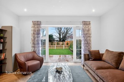 Property on Chase Side, N14 4PR