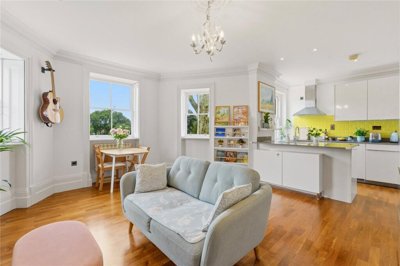 Property on SW4 9SN