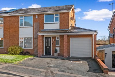 Property on Chase End Close, WR5 2BY