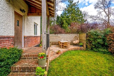 Property on Farleigh Road, RG25 2JL